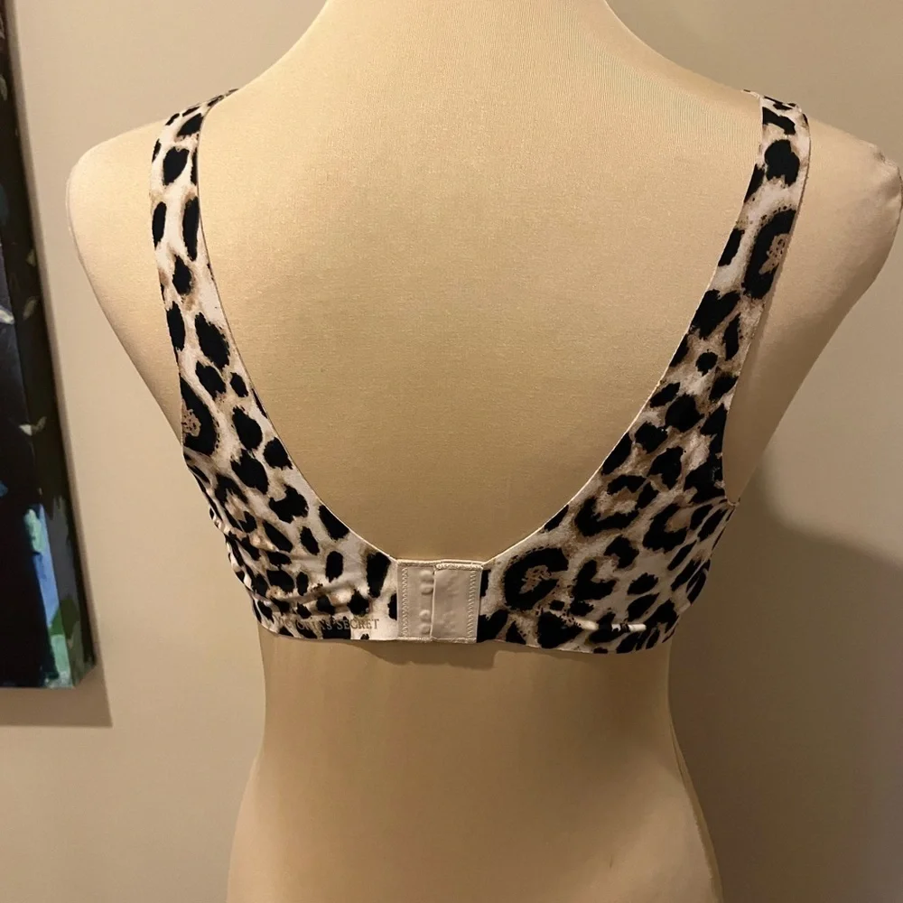 VS Leopard Print Wireless Bra, size Medium